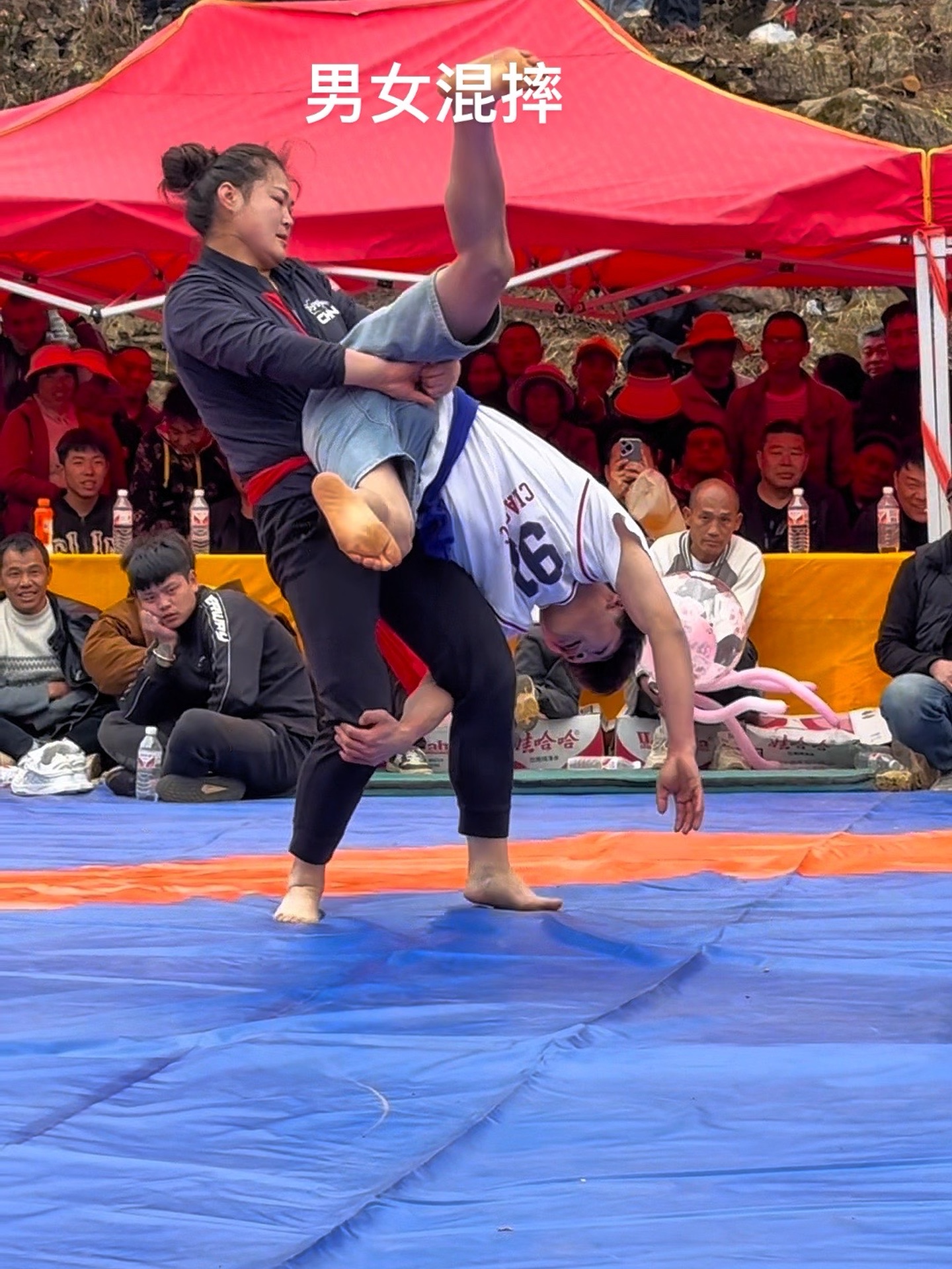 九游官网-传统民族摔跤比赛，激情对决彰显民族特色的简单介绍